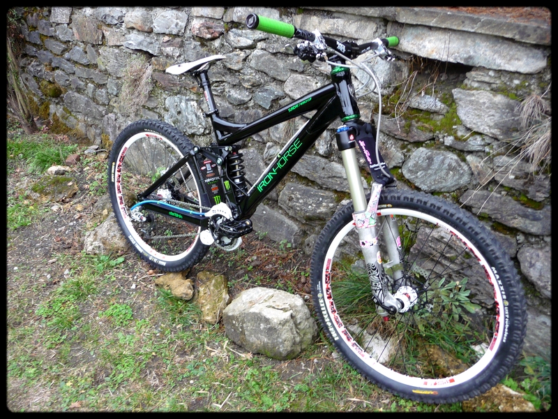 17 kgs 200 dans cette config, je pense bientôt le passer sous les 17 17 kgs 200 dans cette config, je pense bientôt le passer sous les 17