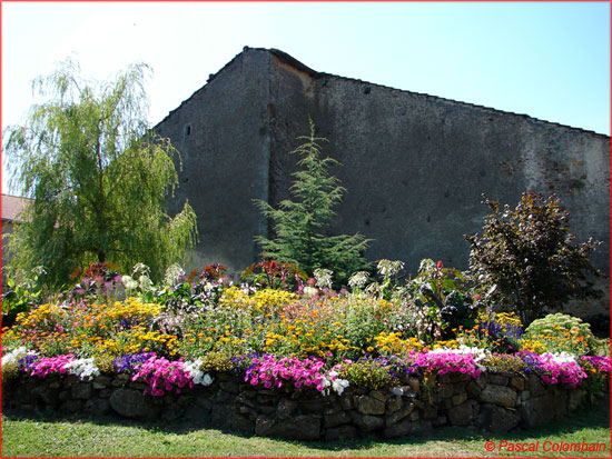 Vaudémont le village