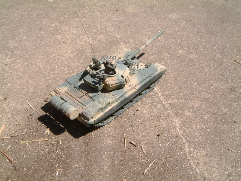 T 72 (et un peu de BMP2) Italeri 1/35 090719043721588624097245