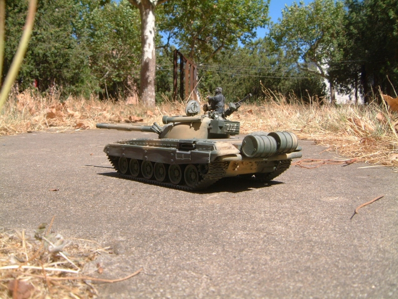 T 72 (et un peu de BMP2) Italeri 1/35 090719043739588624097251
