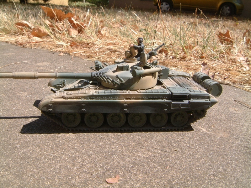 T 72 (et un peu de BMP2) Italeri 1/35 090719043743588624097253