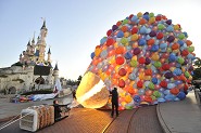Un  ballon "Up" au dessus de Disneyland Paris - Page 2 090720114114337144102190