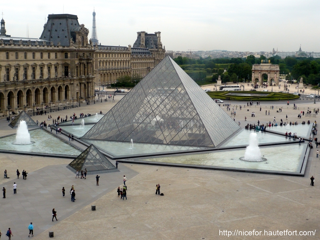 pyramide louvre1