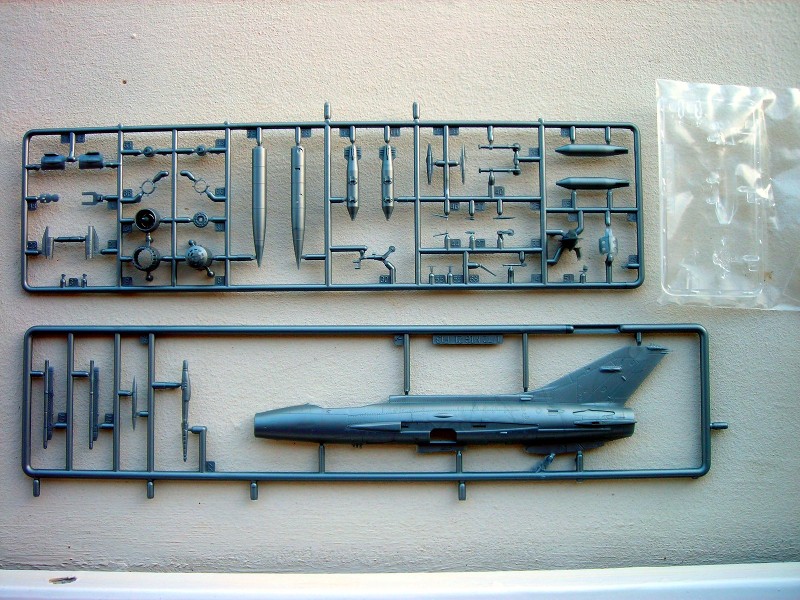 [Revell] 1/72 - Mikoyan-Gourevitch Mig-21 F-13 Fishbed  09081509155217744255377