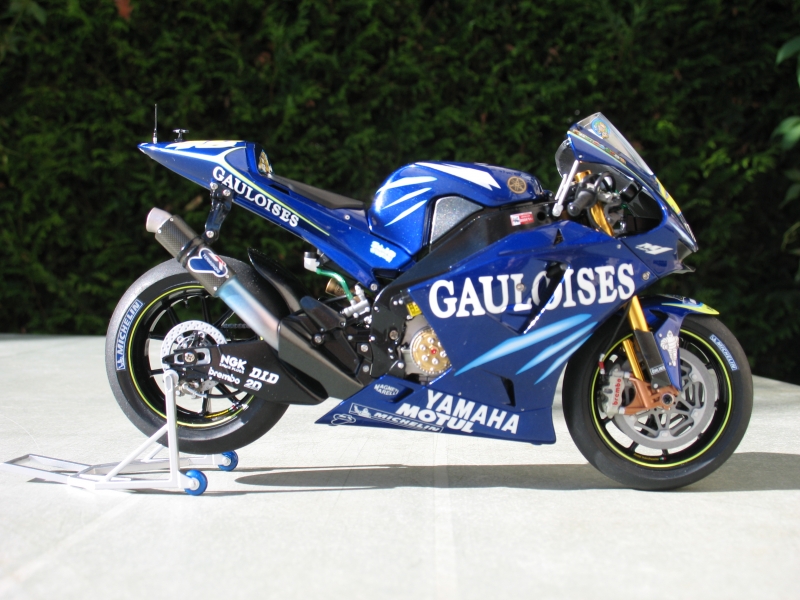 yamaha m1 rossi 2004 version gauloises - Page 10 090831101630746084356089