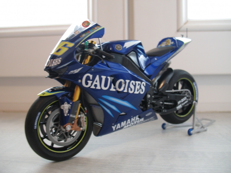 yamaha m1 rossi 2004 version gauloises - Page 10 090831120722746084356845