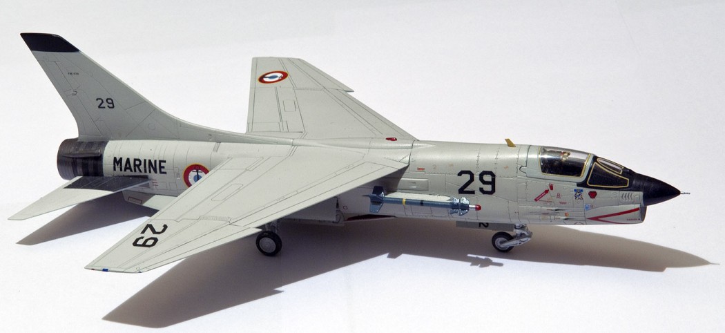 [Academy] 1/72 - Vought F-8 Crusader  - Page 4 090917093757795294466831