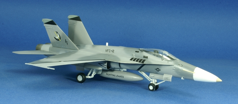 [Revell] Boeing F/A 18A USN Agressor 1/72 090927052051657404533442