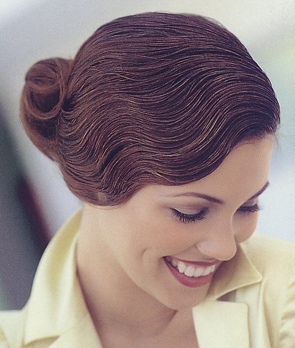 263396_ZIM4U2NXUVX2QVH6PBF6DL1ZA1JGDY_coiffure_ondulee_retro_H223749_L