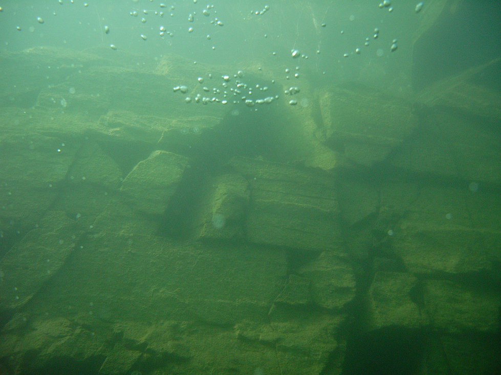 Site d'Eguzon sous l'eau. 091011091530857524619627