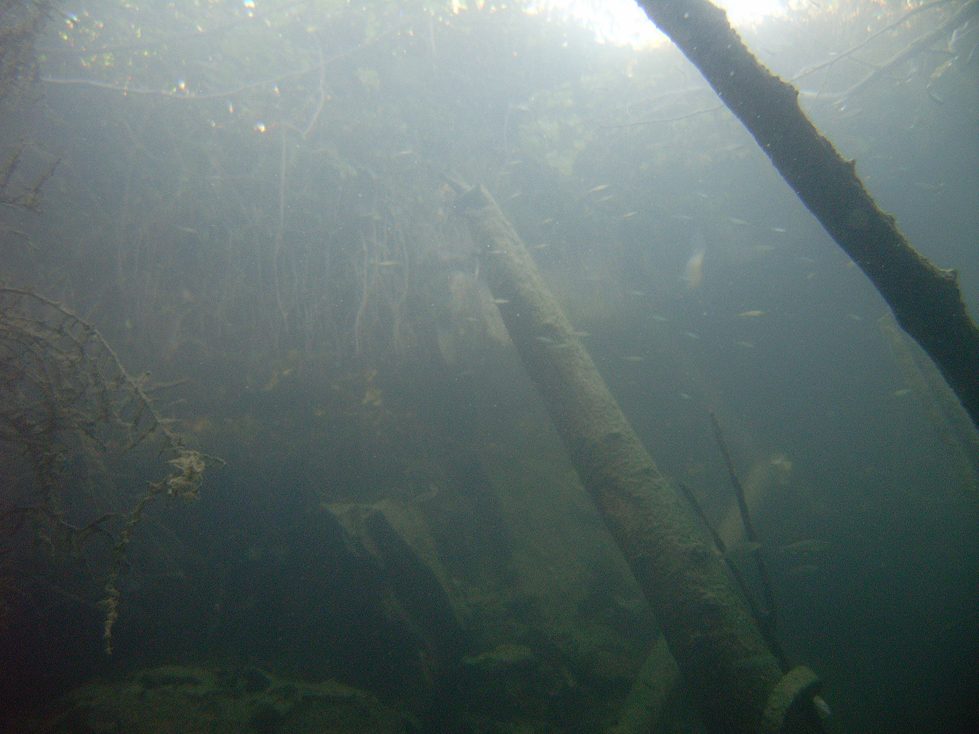 Site d'Eguzon sous l'eau. 091011091531857524619633