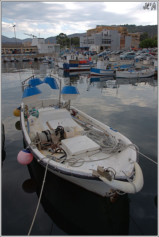 [VIE DES PORTS] Quelques bateaux de pêche (sur nos côtes Françaises) - Page 10 091114061623743894859313