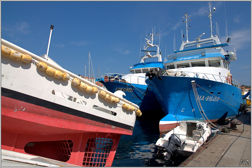 [VIE DES PORTS] Quelques bateaux de pêche (sur nos côtes Françaises) - Page 10 091114062206743894859360