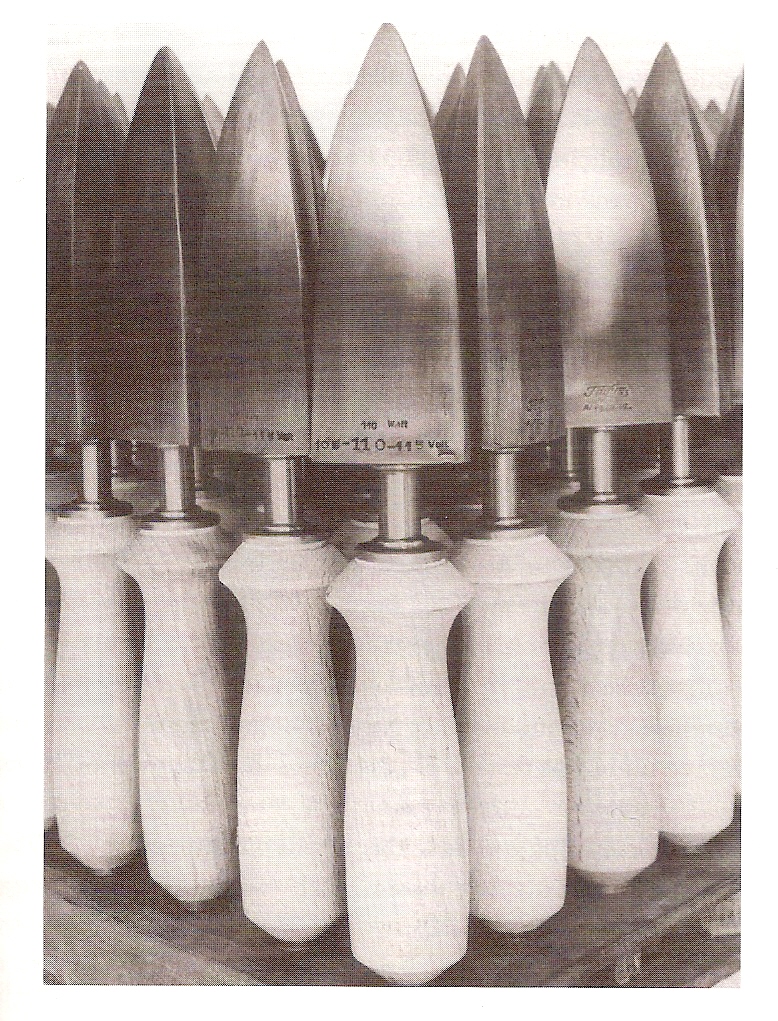 08 - Albert Renger-Patzsch - Fers &Atilde;&nbsp; repasser pour la fabrication de chaussures (1926)