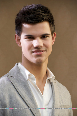 Photocall Hot Topic - 2009 [Taylor Lautner] 091124105802887484926674