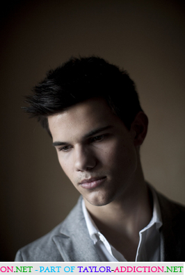Photocall Hot Topic - 2009 [Taylor Lautner] 091124105808887484926677