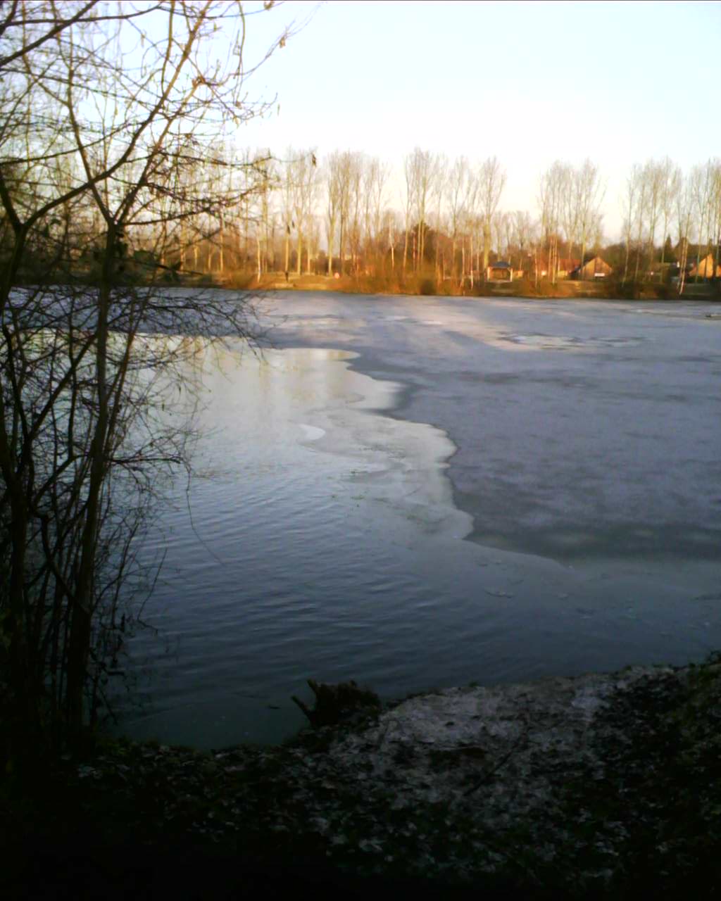 Le Lac gel&eacute; ...