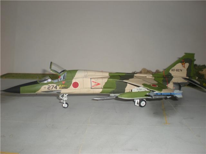 Mitsubishi F-1 de Fujimi au 1/48. 100122045455585295294432