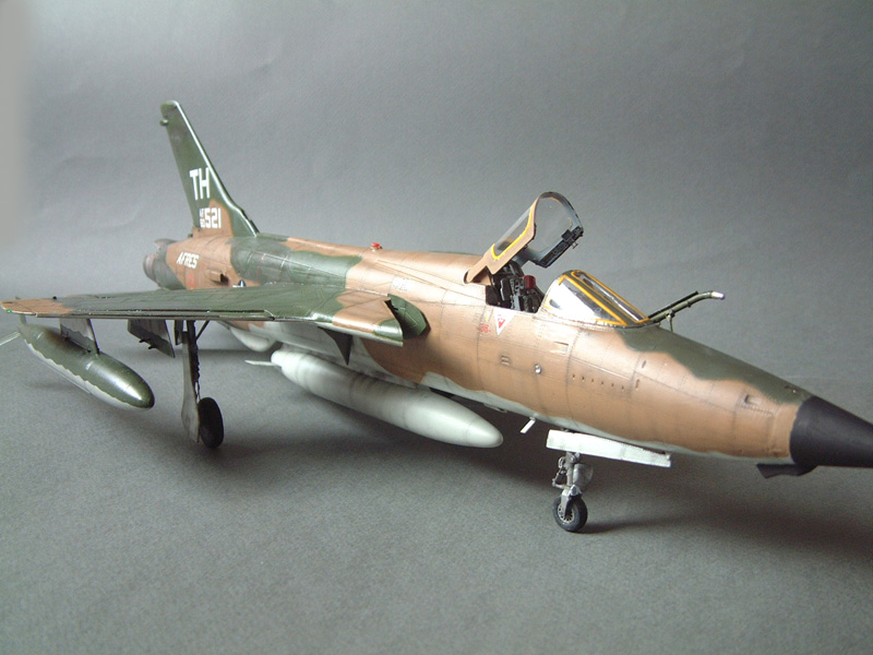 [HobbyBoss] Republic F-105D Thunderchief  1/48 100125021822476905314701