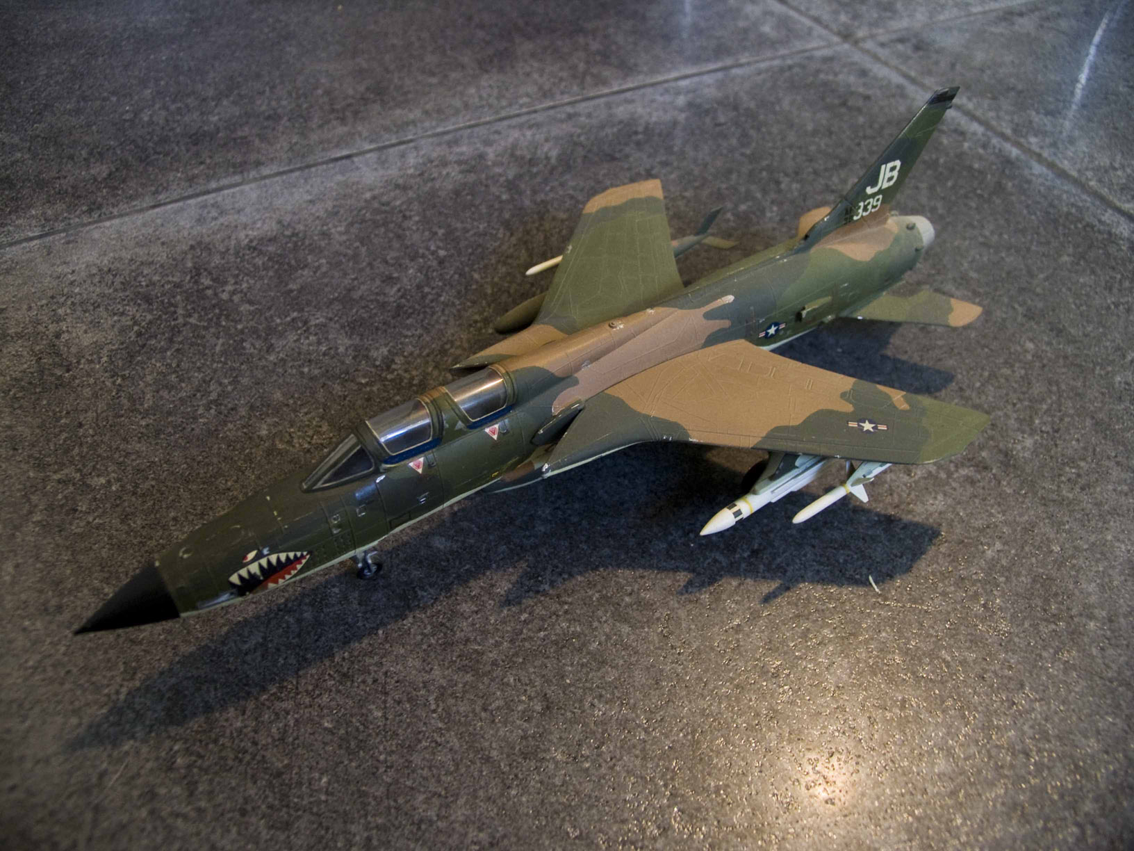 [AIRFIX] Republic F-105 G Thunderchief "Wild Weasel" Vietnam 1973 - 1/72 100201102751972875359470