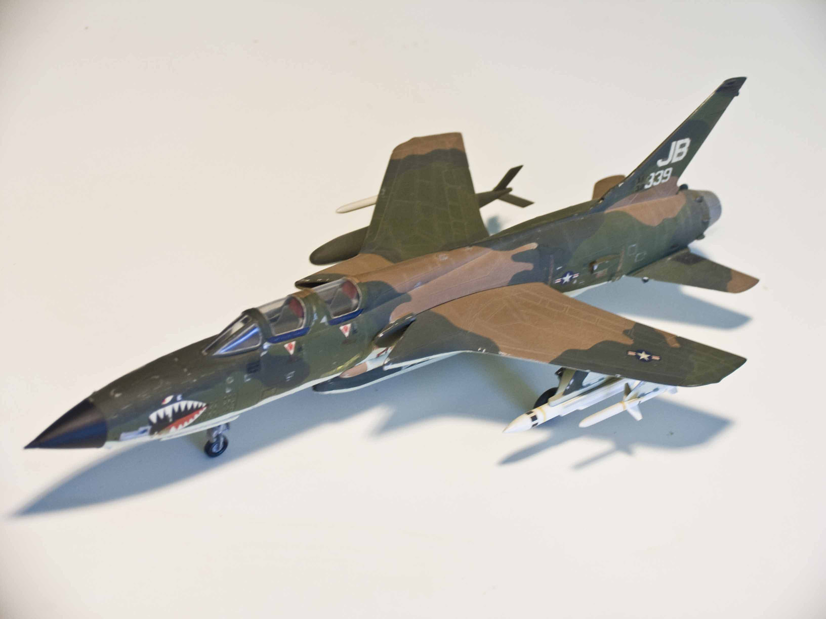 [AIRFIX] Republic F-105 G Thunderchief "Wild Weasel" Vietnam 1973 - 1/72 100201102838972875359474