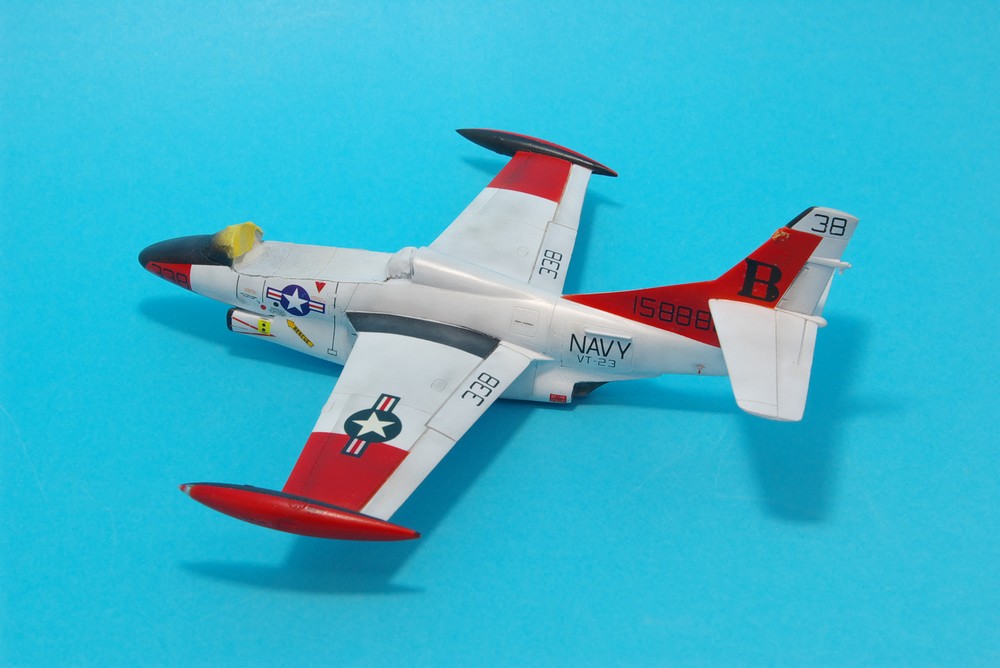 [MATCHBOX] 1/72 - North American T-2C "Buckeye"  - Page 2 100208034742265075399804