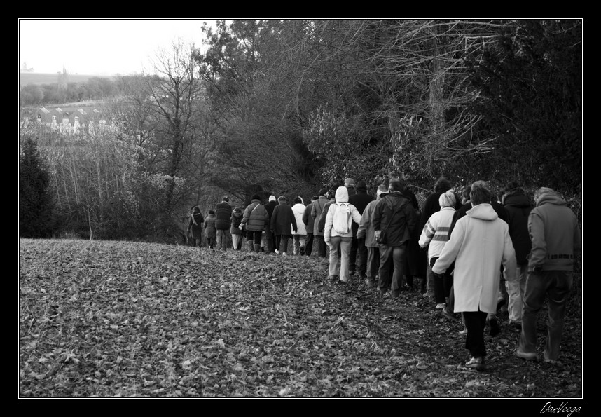 Défi 031 : Des passants en noir et blanc 100217101143440185457674